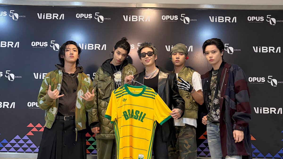 ryulngshot4sho's tweet photo. 📸 Serenades &amp; Body Rolls In Brazil 🇧🇷 #롱샷 #박재범 https://t.co/cHehV3iWv2