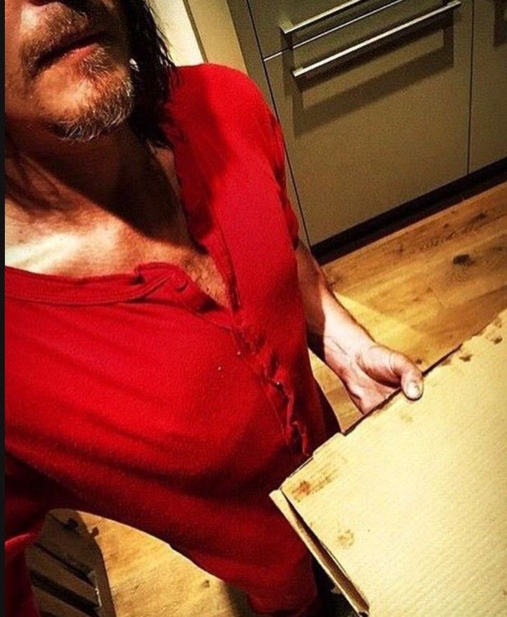 bethgreeneism's tweet photo. Norman tumblr daddy coded with those half faced selfies he does im a little impressed i think https://t.co/bUSqe1B57F