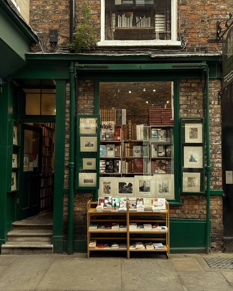 purelivn's tweet photo. book stores in edinburgh https://t.co/mSU8gjL4Cw
