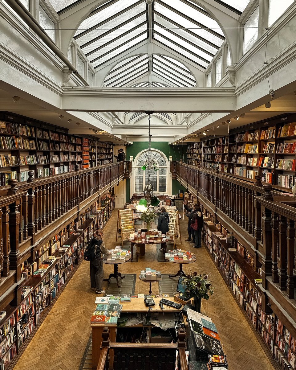 purelivn's tweet photo. book stores in edinburgh https://t.co/mSU8gjL4Cw