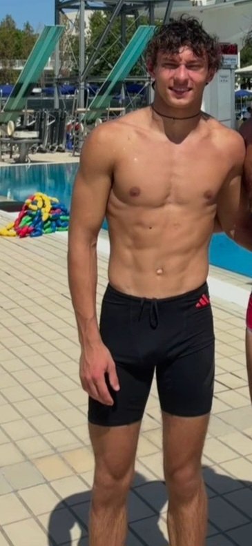 F1Studs's tweet photo. Some days he has his cawk out, other days he has his pits out, both day we eat good https://t.co/c1xp4FtCS1