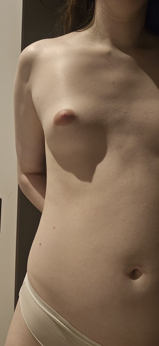 LeninaLychee's tweet photo. my boobs are starting to get big lol 🍒
#femboy #sissy #crossdresser https://t.co/eqkkaL4WH7
