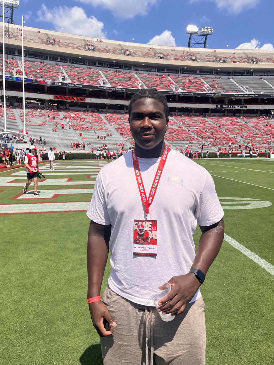 rexgeorgetaylor's tweet photo. After a great day at The University of Georgia I’m blessed to have received an offer from the dawgs!!
Thank you so much to @coachKub_70 @KirbySmartUGA and Phil Rauscher #agtg #godawgs https://t.co/vIJ6rjP2v8