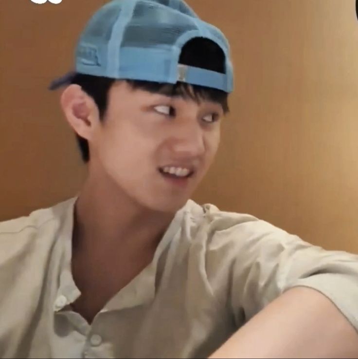 breathturn's tweet photo. "why so cute?"                                         "kkyu?" https://t.co/ijMHH5KuHt
