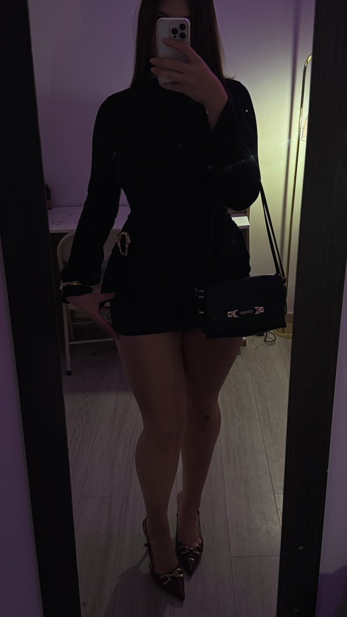 nxmilaa's tweet photo. C’est bon j’ai la robe 😛 https://t.co/FawvTqmy3B