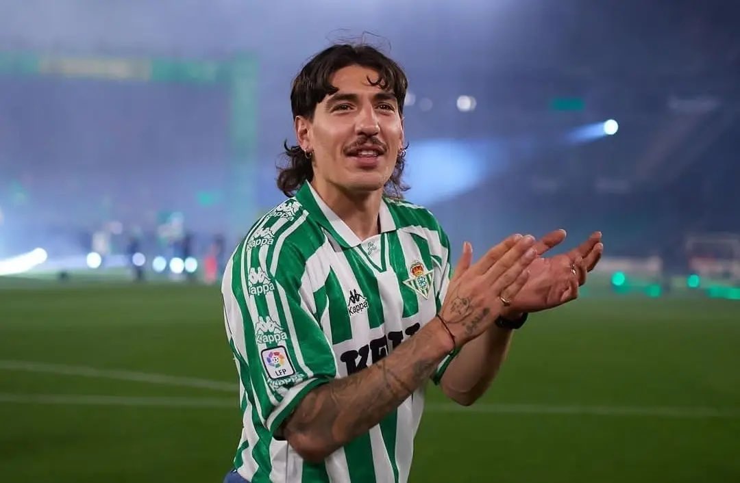 TinteroVB's tweet photo. Más Bellerines y menos cavernícolas.
Todo el apoyo a @HectorBellerin https://t.co/KIDagx5Jab