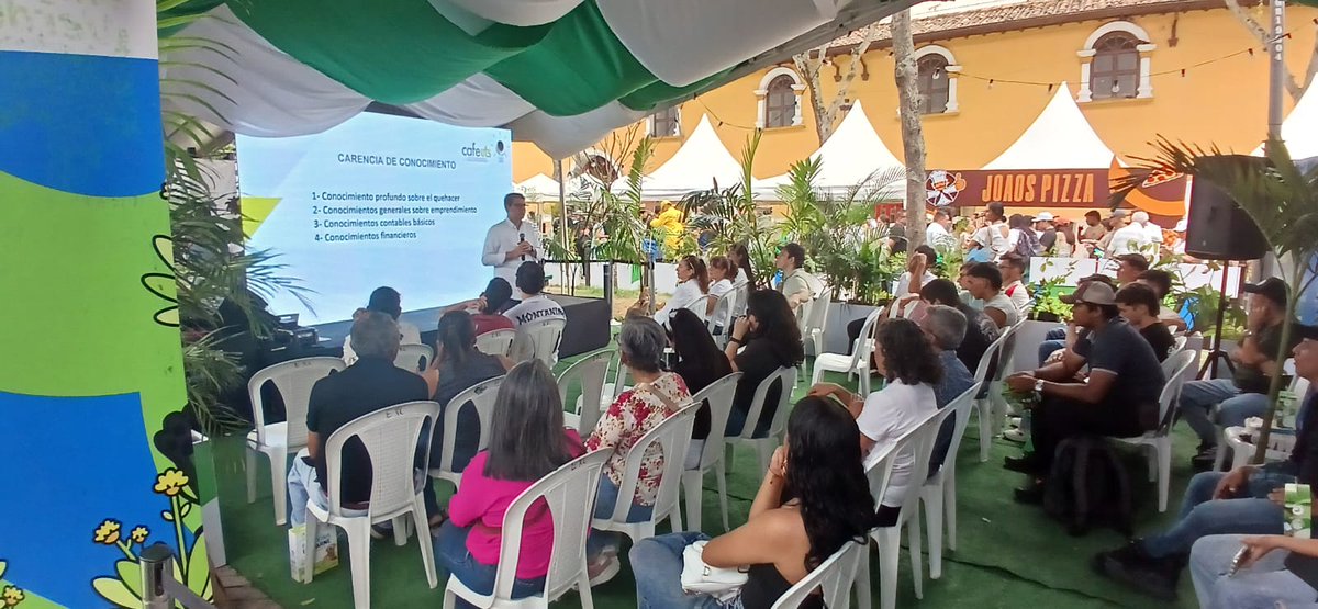 ConRegion's tweet photo. NEGOCIOS VERDES‼️
105 empresarios y emprendedores de Bucaramanga,  Área Metropolitana y desde luego de la  Provincia de #SotoNorte participan activamente de la Feria Negocios Verdes que lidera la @CARCDMB  
El evento que tiene como epicentro la Plaza Cívica Luis Carlos Galan Sarmiento,  no solo reunió lo mejor de las iniciativas empresariales, sino que contó con espacios para la pedagogía ambiental, área de juegos, comidas, y reconocidas marcas comerciales.
#NegocosVerdes #Empresarismo #SantanderVerde #TerritorioDeOportunidades .
@AlcaldiaBGA @AlcCalifornia @alcaldiasurata @AlcaldiaMatanza @Alcaldiacharta @TonaAlcaldia