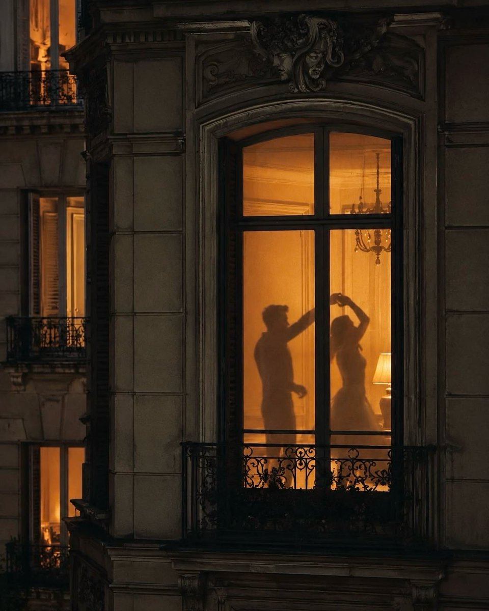 Parisianaes1's tweet photo. Saturday night is for lovers https://t.co/ujONgSkLUh
