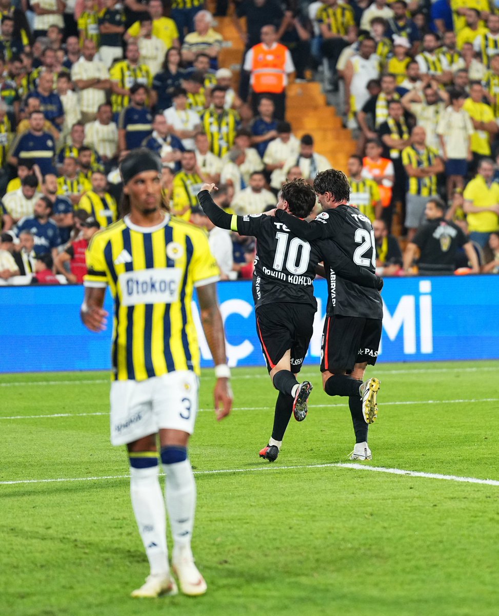 bbo_1903's tweet photo. Öyle mıy mıy değil eze eze yendik.
Hem sahada hem tribünde evinizi size dar ettik.
Aşağıladık, Dalga geçtik, Raconu ekranlarda değil sahada kestik. 
İtaat edin. Babanız Beşiktaş 🦅
#FBvBJK https://t.co/LkRTmoI0RM