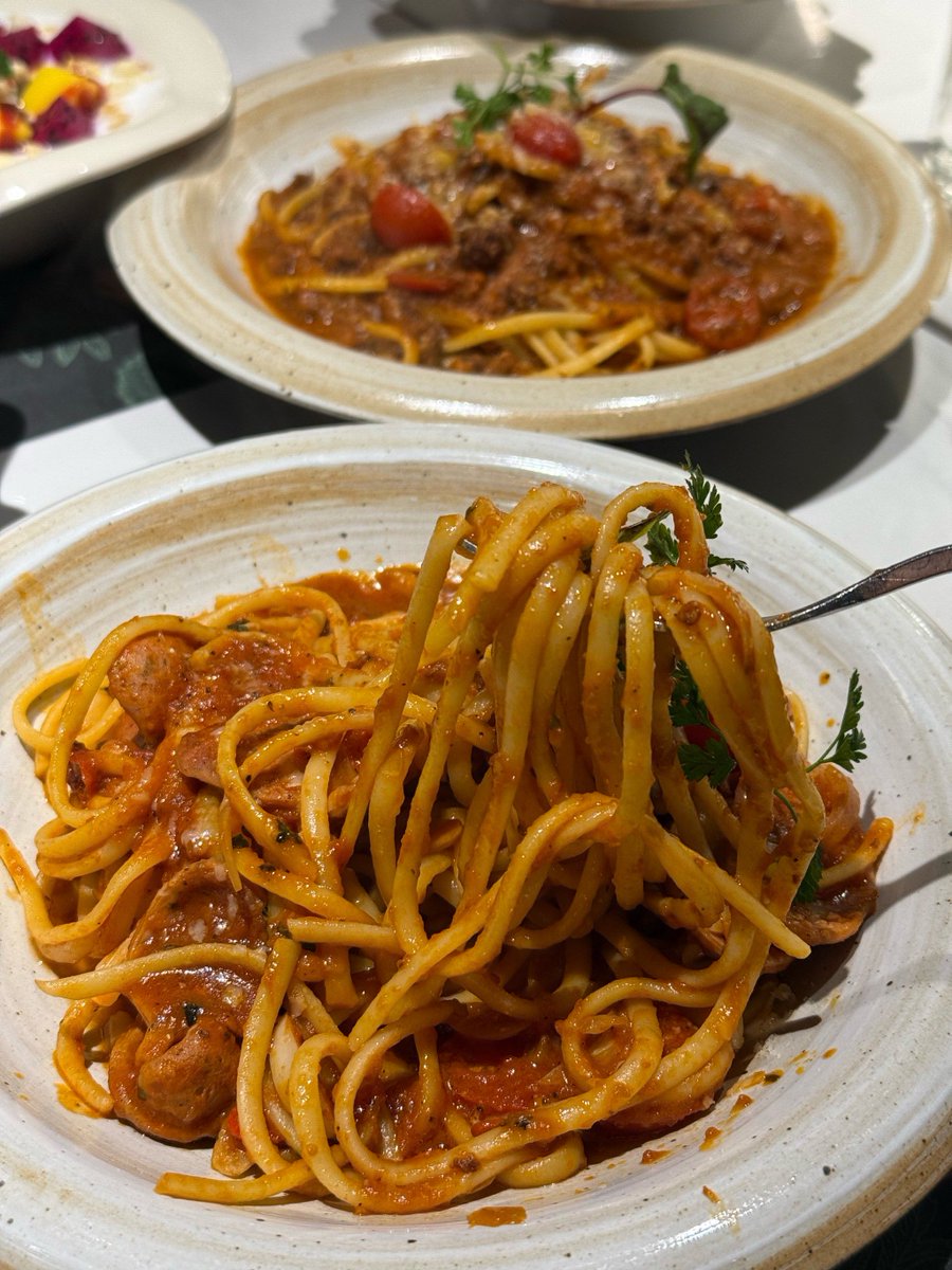 DeryaYilmaynsx's tweet photo. Cozy Sunday evening in: homemade tomato pasta + a movie on the couch. Life’s small wins hit different.， https://t.co/jGgMEp0zo7