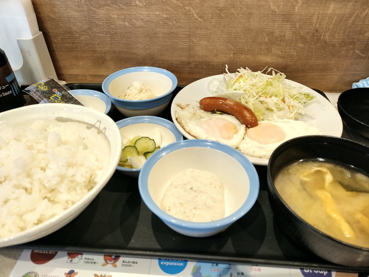 shunsama1982's tweet photo. 昨日のランチのココイチ手仕込みチキンカツカレー600g4辛やさいトッピングと今の松屋のソーセージエッグW定食😋
#ココイチ　#松屋 https://t.co/5sYI7QV0hu