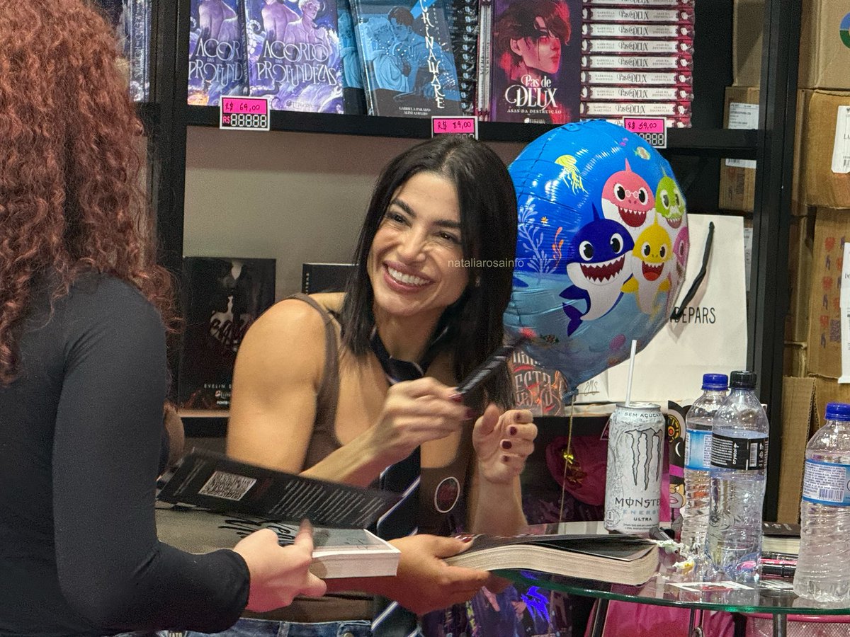 nataliarosainfo's tweet photo. Natália Rosa durante a Bienal do Livro 2026. https://t.co/pOtomA6m9e