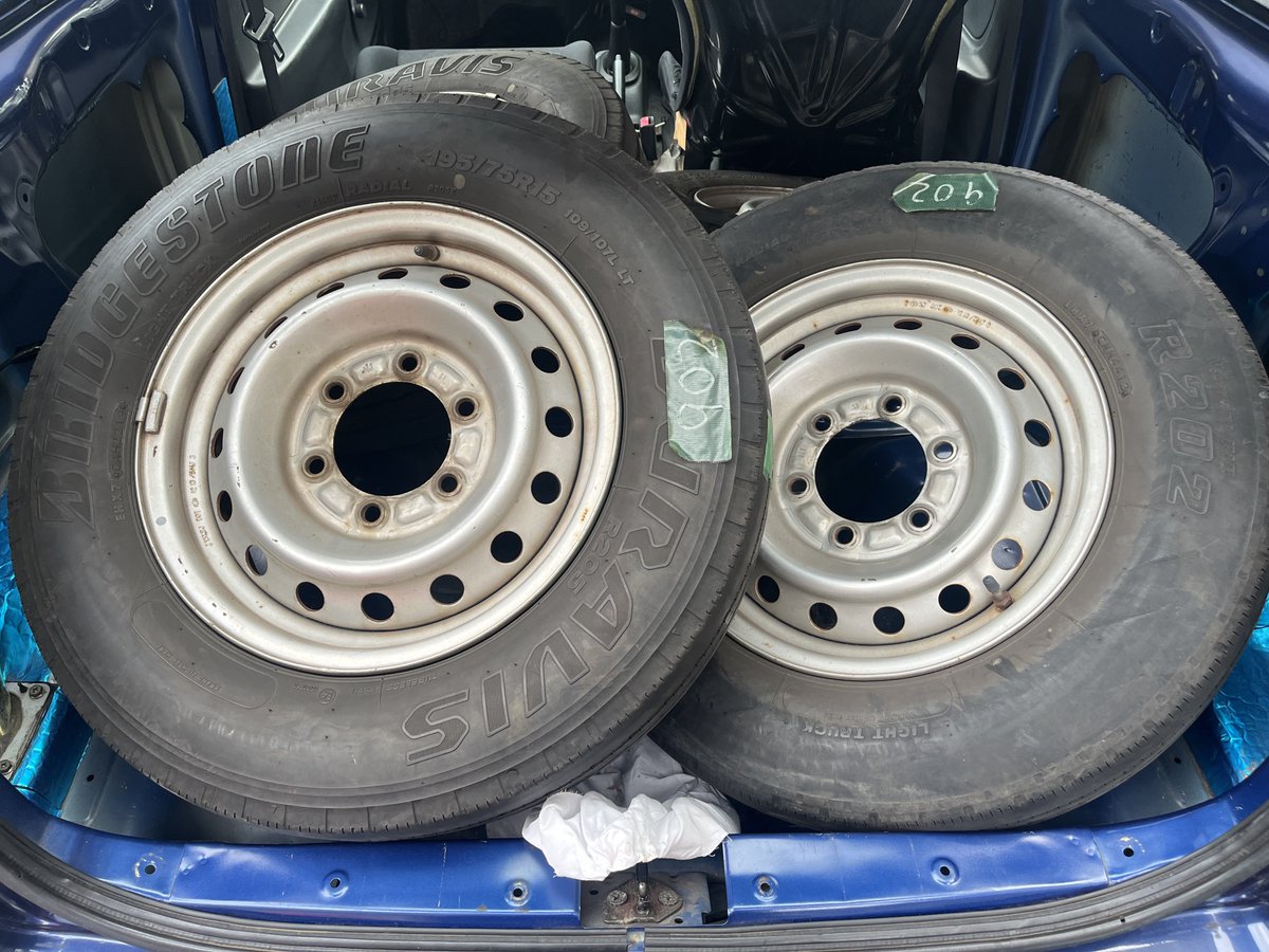 ND5RC_428's tweet photo. トラック用のタイヤ欲しい人いますか〜？
4本2000円

トヨタ ダイナ についてたやつ https://t.co/rz0HfCUG5n