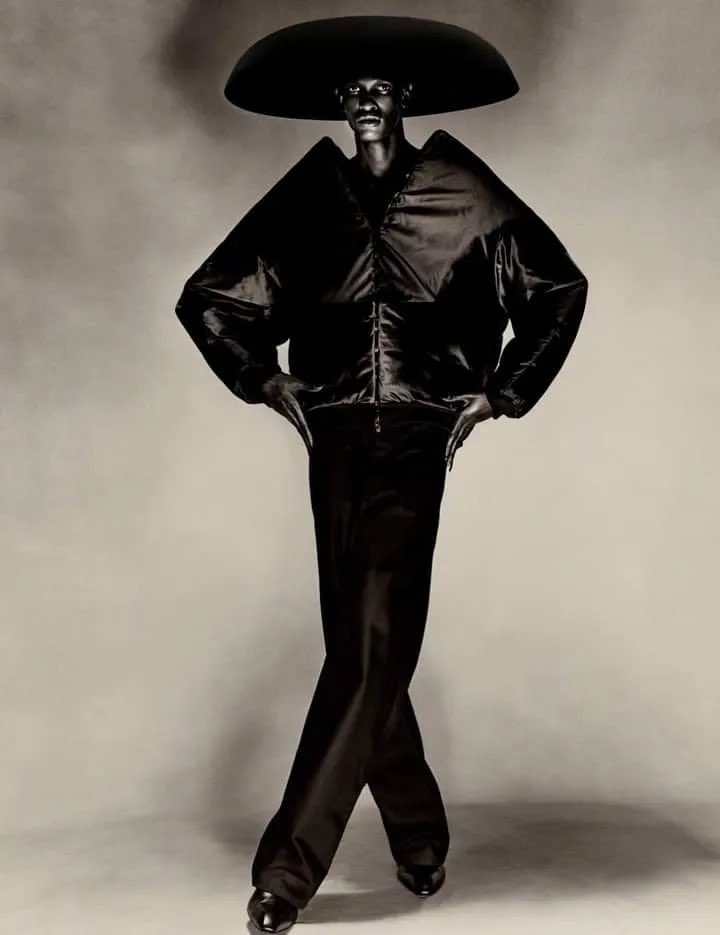 flyrebel's tweet photo. I think about this Balenciaga Couture FW 2021 editorial from the Arthur Jafa guest edited The Darker Issue, no. 365, Winter 2021 quite often. 

[Images by Rafael Pavarotti] https://t.co/ns3oU3eHQL