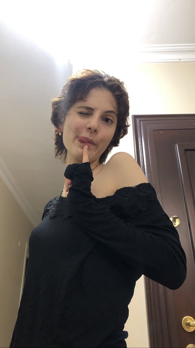 szkmmu's tweet photo. kısa saça rağmen :) 
uzuyo ama saçım❤️❤️ 
yatış öncesi yatmadan önceki doğal foto paylasm https://t.co/5jRoJEEjjn
