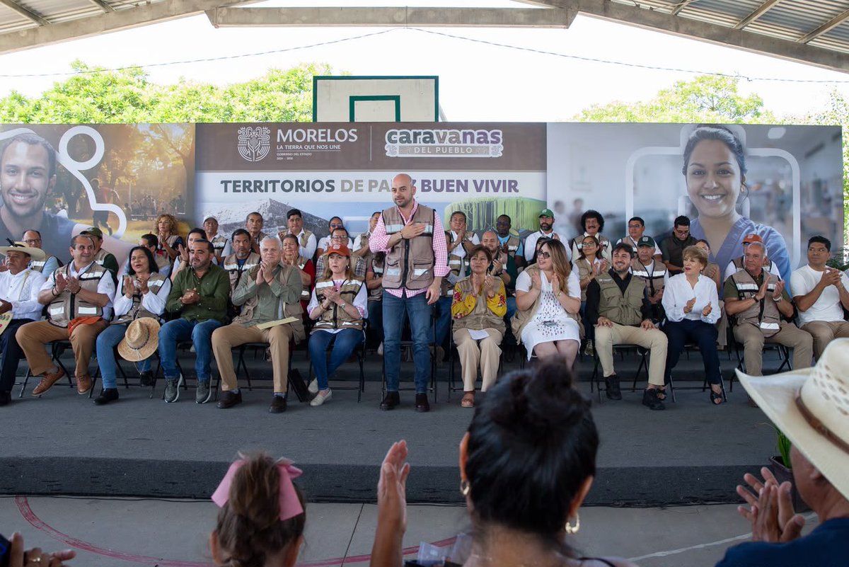 edgarmalc's tweet photo. Fortalecemos el trabajo en territorio en #Zacatepec con Territorios de Paz y Buen Vivir y las Caravanas del Pueblo.

Escuchamos a las comunidades y acercamos servicios y atención para seguir construyendo bienestar y paz.

#LaTierraQueNosUne https://t.co/YEFztelpF5