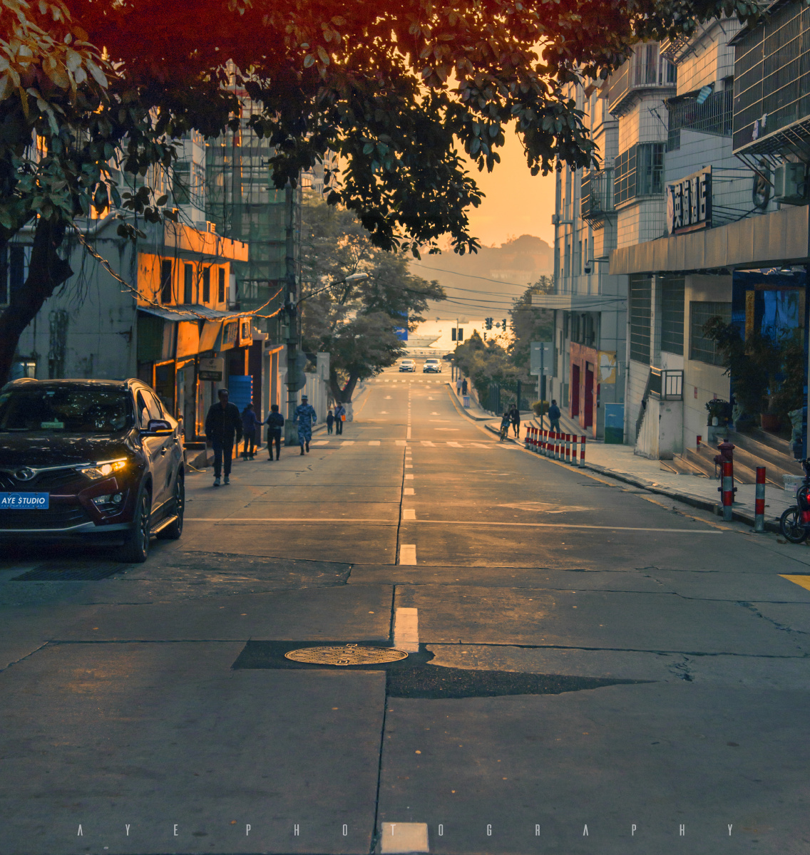 Al7tayta's tweet photo. City streets at golden hour = the best candid vibes https://t.co/INhXin0r5n