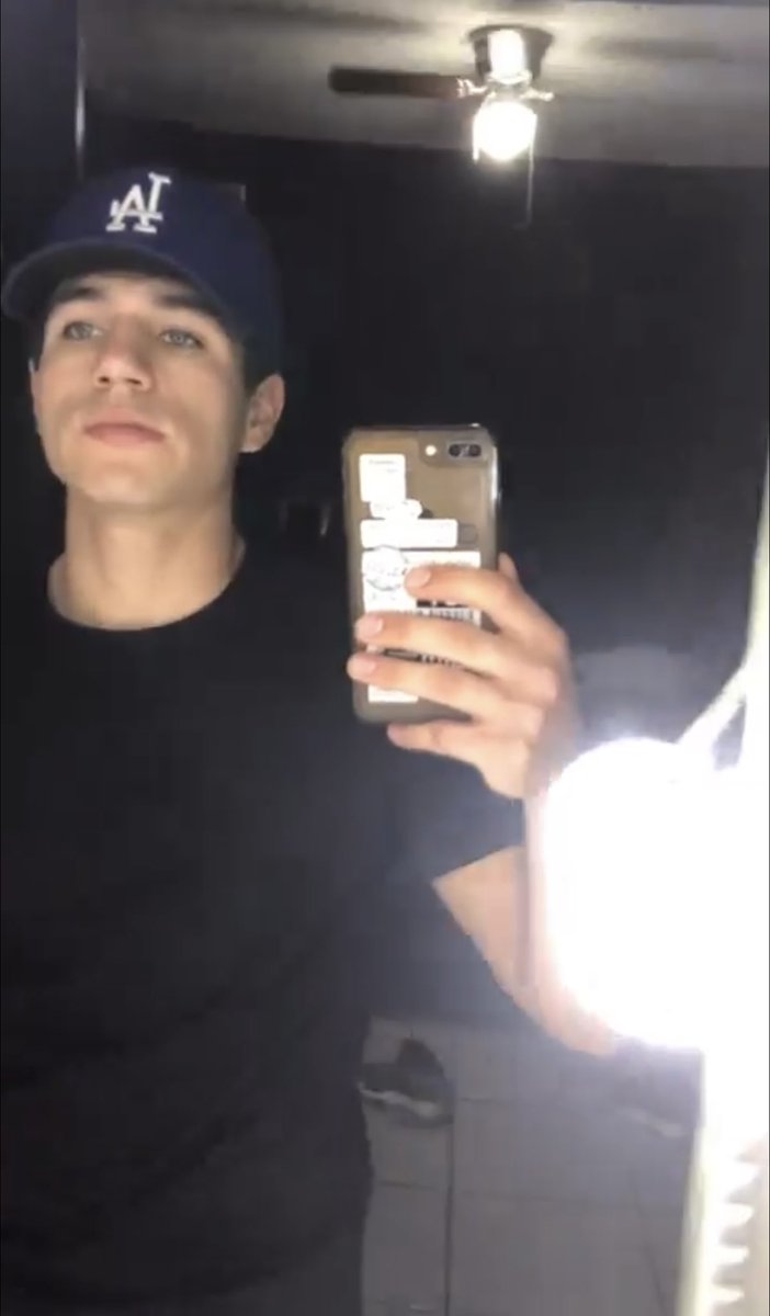 Alejand959876's tweet photo. Alguien tiene el contenido de el lo vi hace poco pero perdí la publicación 🥵😅 se llama Miguel https://t.co/y5e6zh8clh
