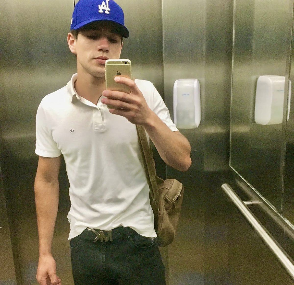 Alejand959876's tweet photo. Alguien tiene el contenido de el lo vi hace poco pero perdí la publicación 🥵😅 se llama Miguel https://t.co/y5e6zh8clh