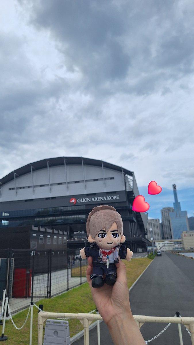 Nami1113Kitty's tweet photo. 当たり前だけどカッコ良くてダンスもセクシーで心臓が持たないよ～😣
たっくんがみんな好きかな？って曲を歌ってくれてえっ！？あの曲もその曲もってめっちゃ懐かったし本当に嬉しかったです🤩
新風に吹かれつつで自ら歌詞間違えたって言ってて可愛かった～😍楽しかった～❤
#木村拓哉
#Checkpoint https://t.co/Io6aPtduzg