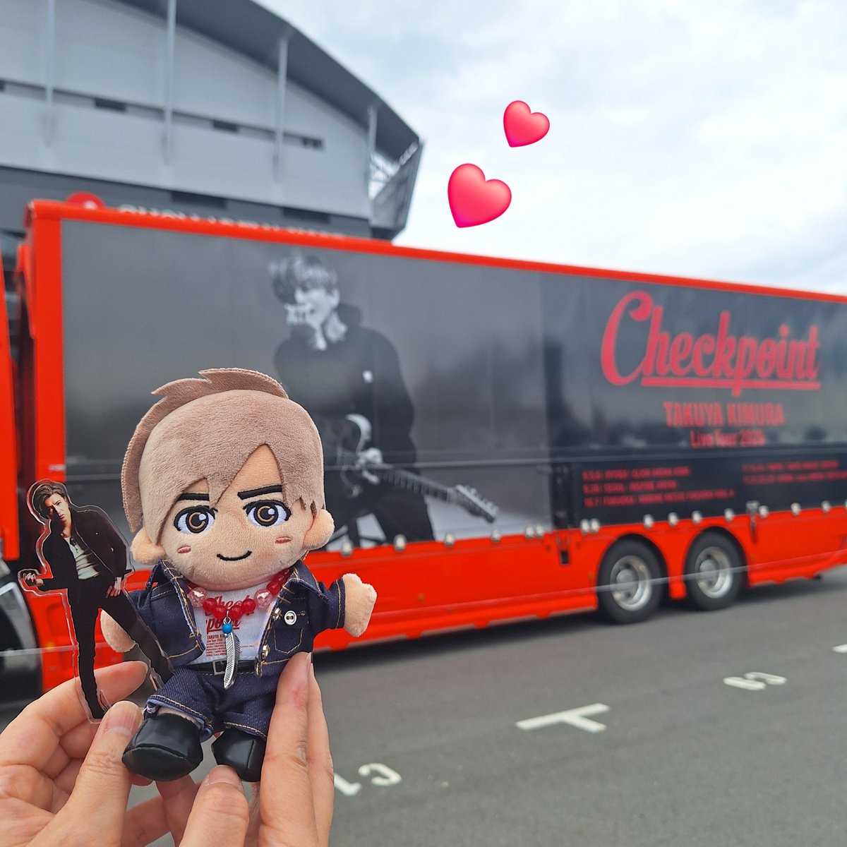 Nami1113Kitty's tweet photo. 当たり前だけどカッコ良くてダンスもセクシーで心臓が持たないよ～😣
たっくんがみんな好きかな？って曲を歌ってくれてえっ！？あの曲もその曲もってめっちゃ懐かったし本当に嬉しかったです🤩
新風に吹かれつつで自ら歌詞間違えたって言ってて可愛かった～😍楽しかった～❤
#木村拓哉
#Checkpoint https://t.co/Io6aPtduzg