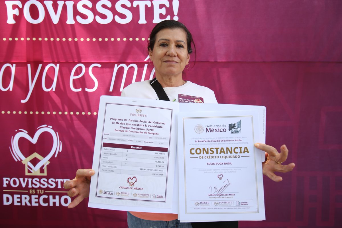 FOVISSSTEmx's tweet photo. EL FOVISSSTE RECUPERA SU SENTIDO SOCIAL. 🏠

Durante la entrega de Constancias de Finiquito en la Ciudad de México, nuestra Vocal Ejecutiva, @jabnelym, destacó los avances para atender una cartera que durante años dejó a miles de personas atrapadas en créditos difíciles de pagar.

Hoy el Fondo aplica condonaciones, quitas, congelamientos y reestructuras, además de la conversión de créditos de UMA a pesos, para dar mayor certeza a nuestra derechohabiencia.

En el evento nos acompañaron el director general del @ISSSTE_mx, @martibatres, y la titular de @TUSUPERISSSTE, @DuniaLudlow.

El objetivo es claro: recuperar la vocación social del Fondo y mantener el acompañamiento a las y los trabajadores durante toda la vida de su crédito.

#FOVISSSTE #JusticiaSocial #ViviendaParaElBienestar