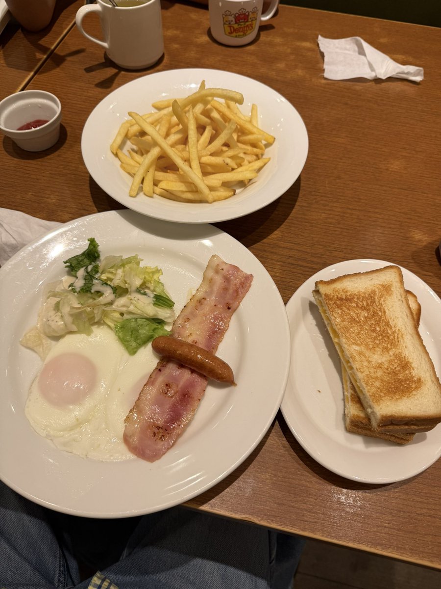 maa915's tweet photo. Denny's breakfast
私のバースデーケーキは、孫にあげた😀
#dennys #makuhari https://t.co/BqAu6qVp76