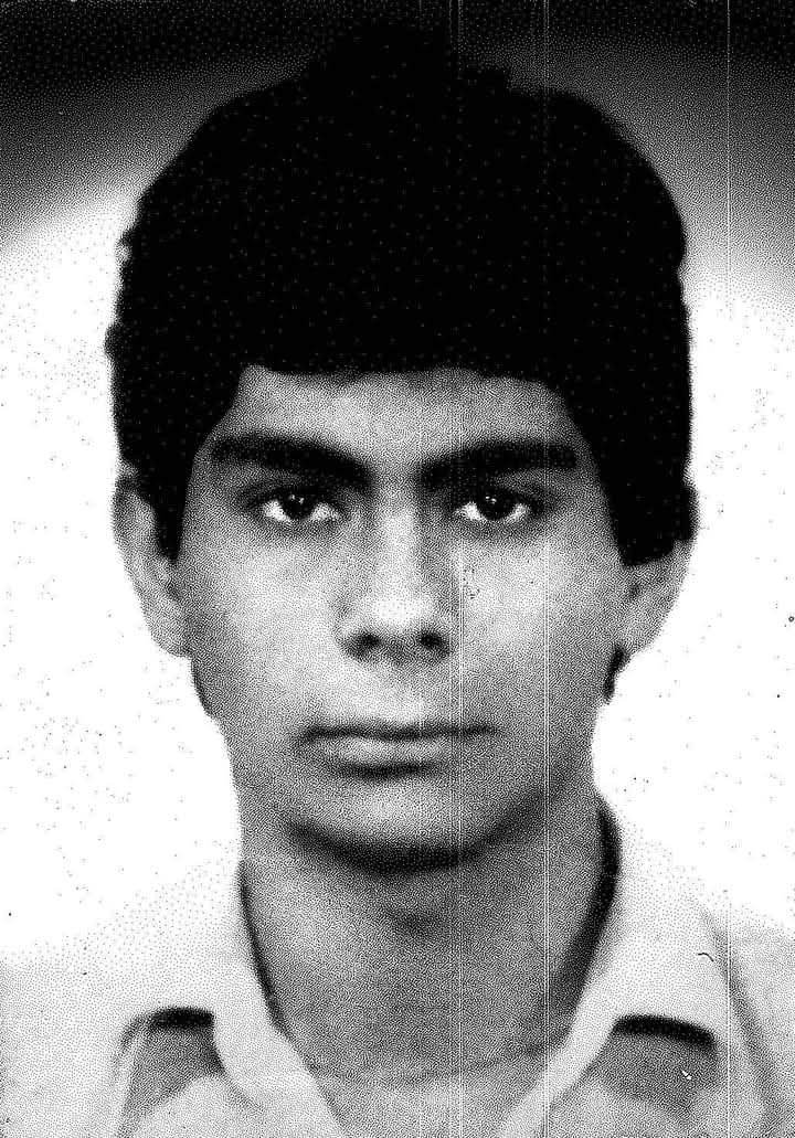 RadioUmbral's tweet photo. Fernando David BECERRA JULIO, de 16 años de edad, estudiante de enseñanza media, fue muerto por balines policiales la noche del 5 de septiembre de 1984 en medio de  manifestaciones callejeras en una barricada-fogata, en la Villa Jaime Eyzaguirre 
No Olvidamos 
No Perdonamos https://t.co/uylSgMI289