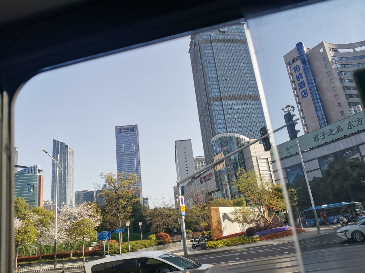 elifsrer2's tweet photo. [Just wrapped a quick 20-minute metro trip around the downtown — no delays, great weather for a walk after getting off! ]， https://t.co/Jt55jeaKbw