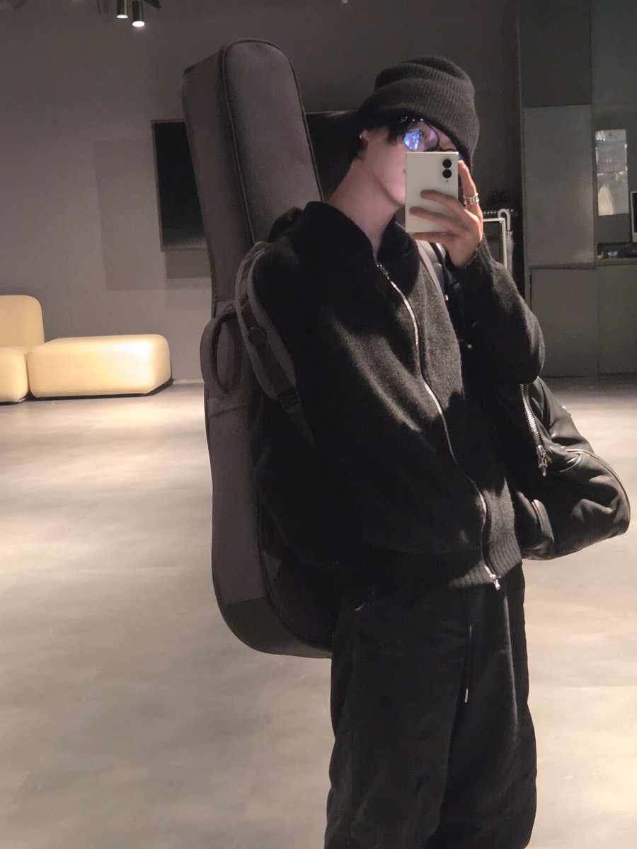 riize_archives's tweet photo. 260906 🎸💭 https://t.co/5XZECG6btI