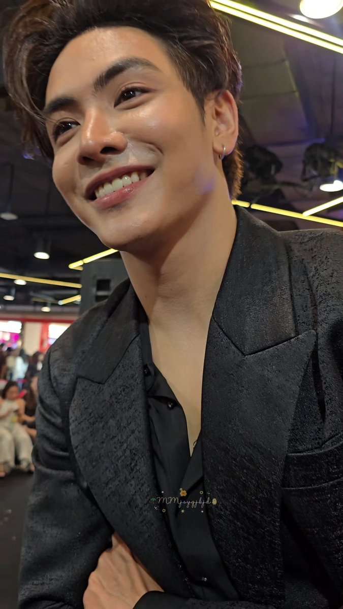 MMjsygjbjd's tweet photo. หลังจากได้คลิปนี้มา จบงาน คือน้ำตาคลอไปเลย คิดถึงมาก คิดถึงสุดๆ 🥹😭 อยากจะบอกอะไรมากมาย แต่พูดไม่ออก จุงยังคงเป็นความสุขของเราเสมอ ถึงจะไม่ค่อยมีเวลามาเจอกันก็เถอะ จุงยังเป็นแรงใจในการใช้ชีวิตในทุกๆวันของเราตลอด ขอบคุณจริงๆนะ คลิปนี้คือต่อชีวิตมาก รักเจ้าเด็กคนนี้มากๆๆ 🫶❤️🌻🌞 https://t.co/tr2w3CDBJo