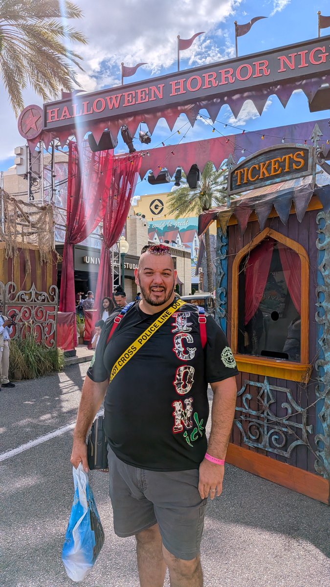 mike_the_bee's tweet photo. Tis time!!!!
HHN 35 first night of the screamson! 🎃
#hhn #UniversalStudios #universalorlando https://t.co/ZTt2E88D2o