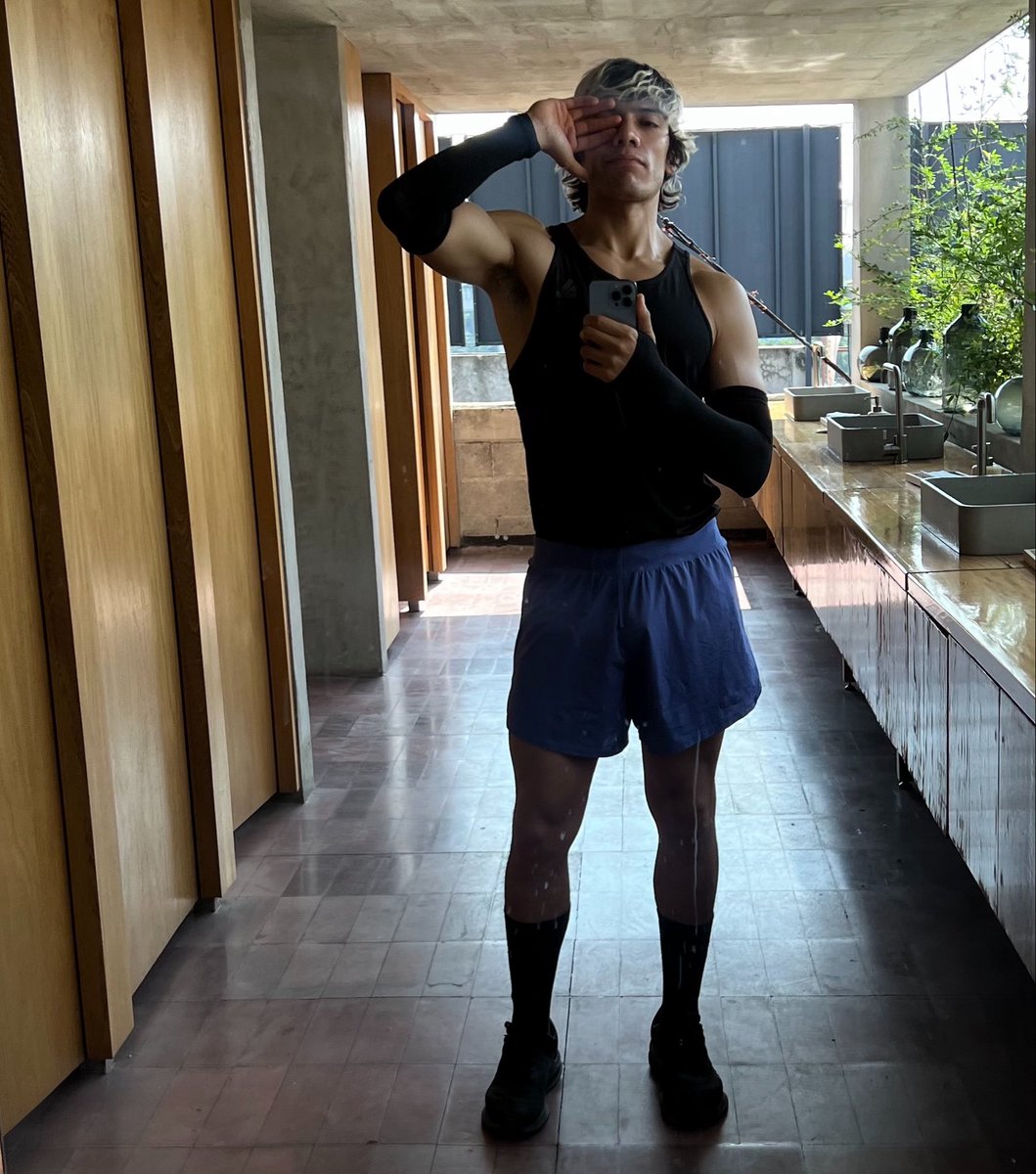 Erick_Alx's tweet photo. POV. Vamos a desayunar después de correr. https://t.co/ftqle3898d