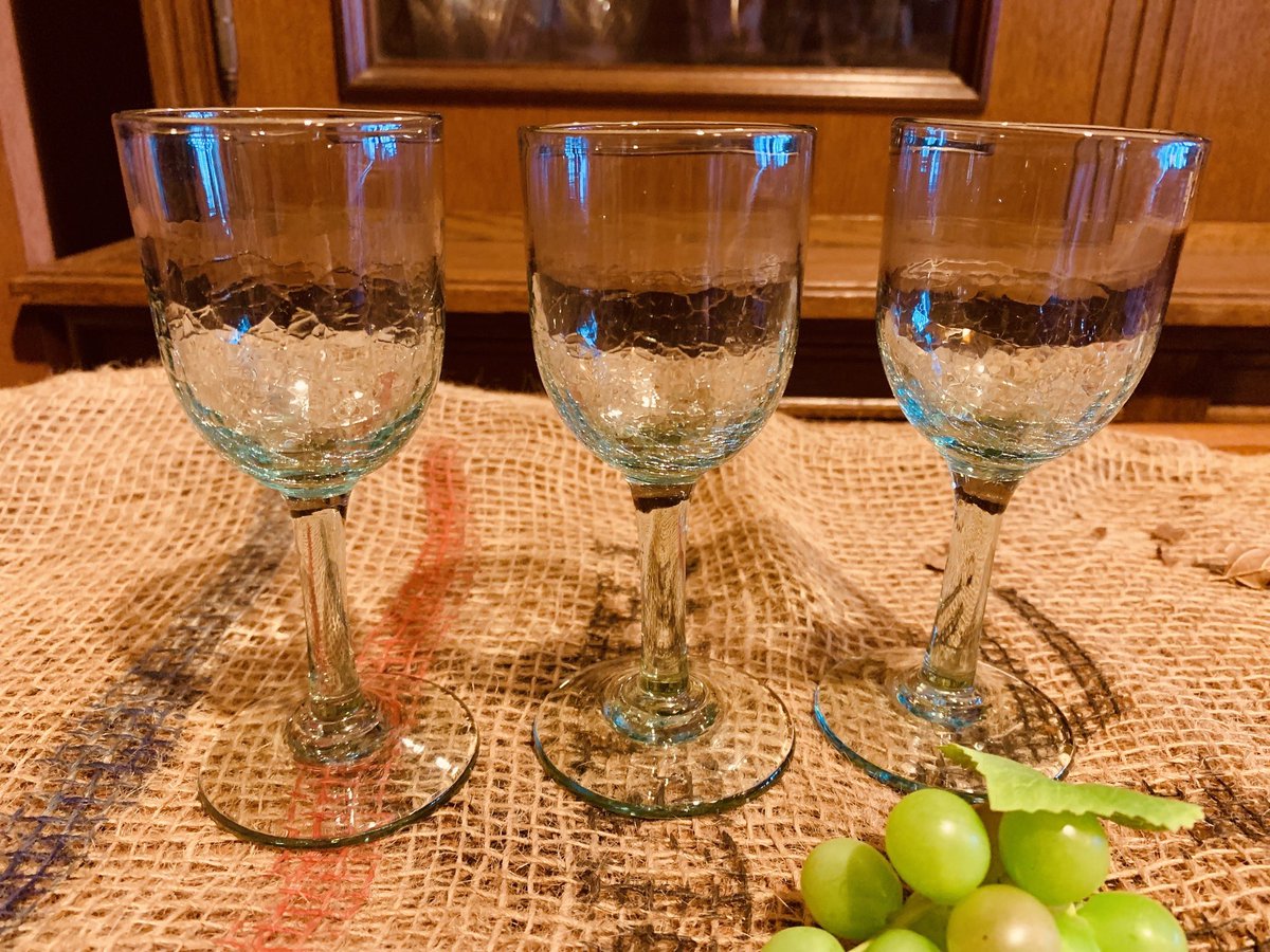 kimassi's tweet photo. 琉球ガラス
.
ソーダガラスの性質を職人が
高度な技術でコントロールして作られた
琉球ガラスの「アイスクラック」グラス
ソーダガラス本来の色が美しく癒される
.
#レトロ雑貨
#レトロ家具
#ぺあクリームソーダ
#古民家カフェ 
#大津カフェ https://t.co/VqzWWThNtm