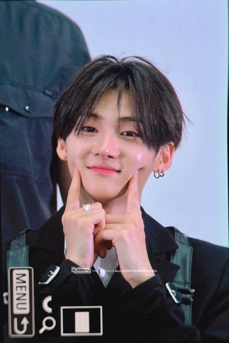 swswxxsw's tweet photo. 왜 혼자 시간을 거꾸로 살고 있는 거지 https://t.co/rghOrakdU0