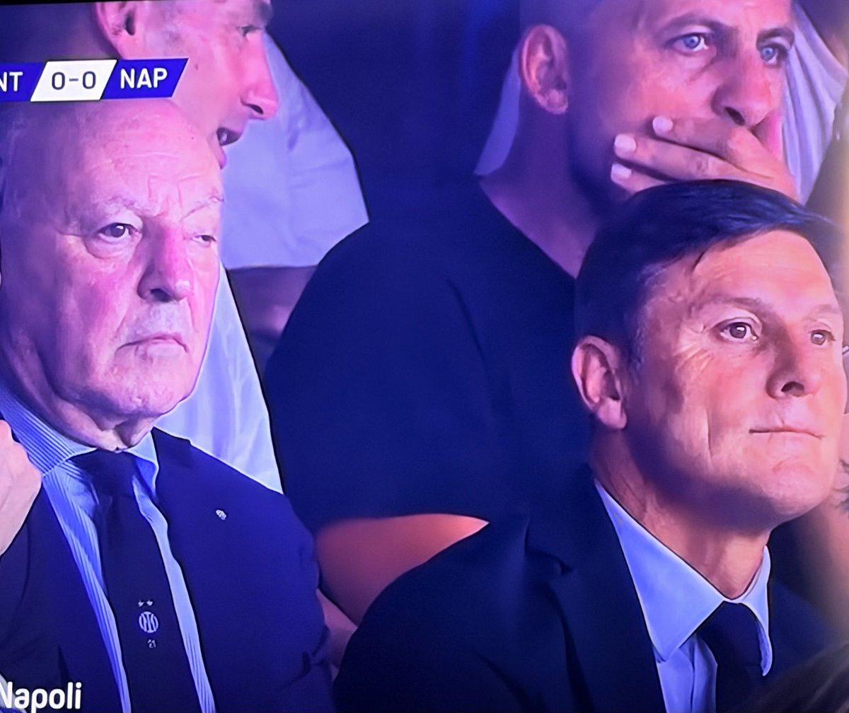 LautaroM22_'s tweet photo. Lionel Scaloni estuvo presente en el Inter vs Napoli.

Lautaro anotó un doblete. https://t.co/2ys8fZfcld
