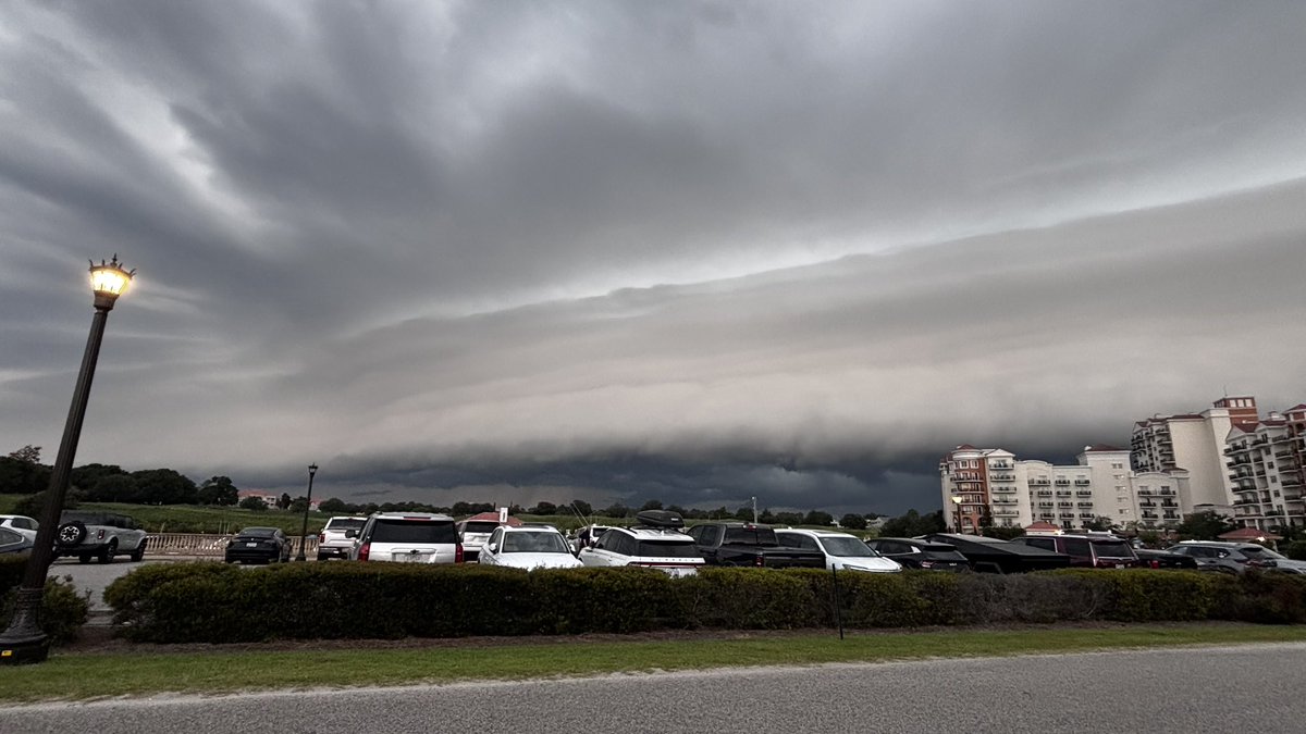 liamswx's tweet photo. Incredible shelf cloud coming over Grand Dunes Marina. Photos taken by me. #scwx @EdPiotrowski @NWSWilmingtonNC @RichVonOhlen12 @spann @JimCantore @catsunrisechick @Jimmydreamsmb @adrummergirl https://t.co/rmDbI0ogYo