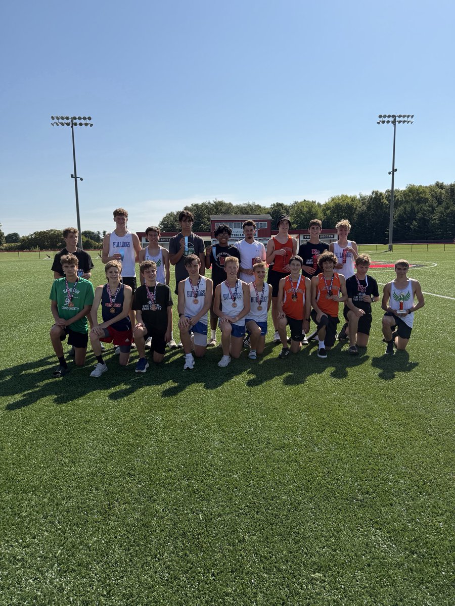 HarrisonHSCC's tweet photo. Congratulations to the Harrison XC boys' team, who placed 3rd at East Central!
These boys ran an amazing race!

Hayden Rogers placed 1st with a PR of 17:40.5

#ThinkBig https://t.co/TgZHMmz9mW