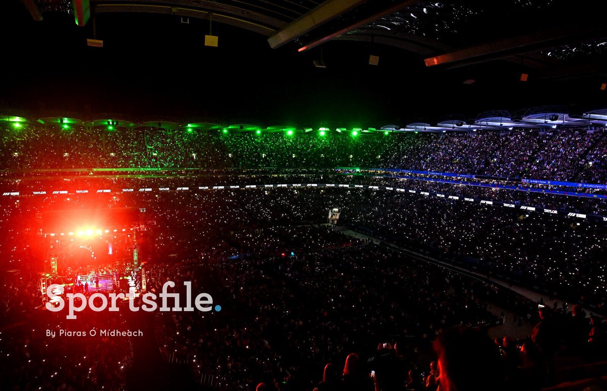 PiarasPOM's tweet photo. I tell ya, the last time there were that many punches thrown in Croke Park, Liam McHale got suspended.

#katietaylor #boxing #crokepark https://t.co/5mFpMH57ik