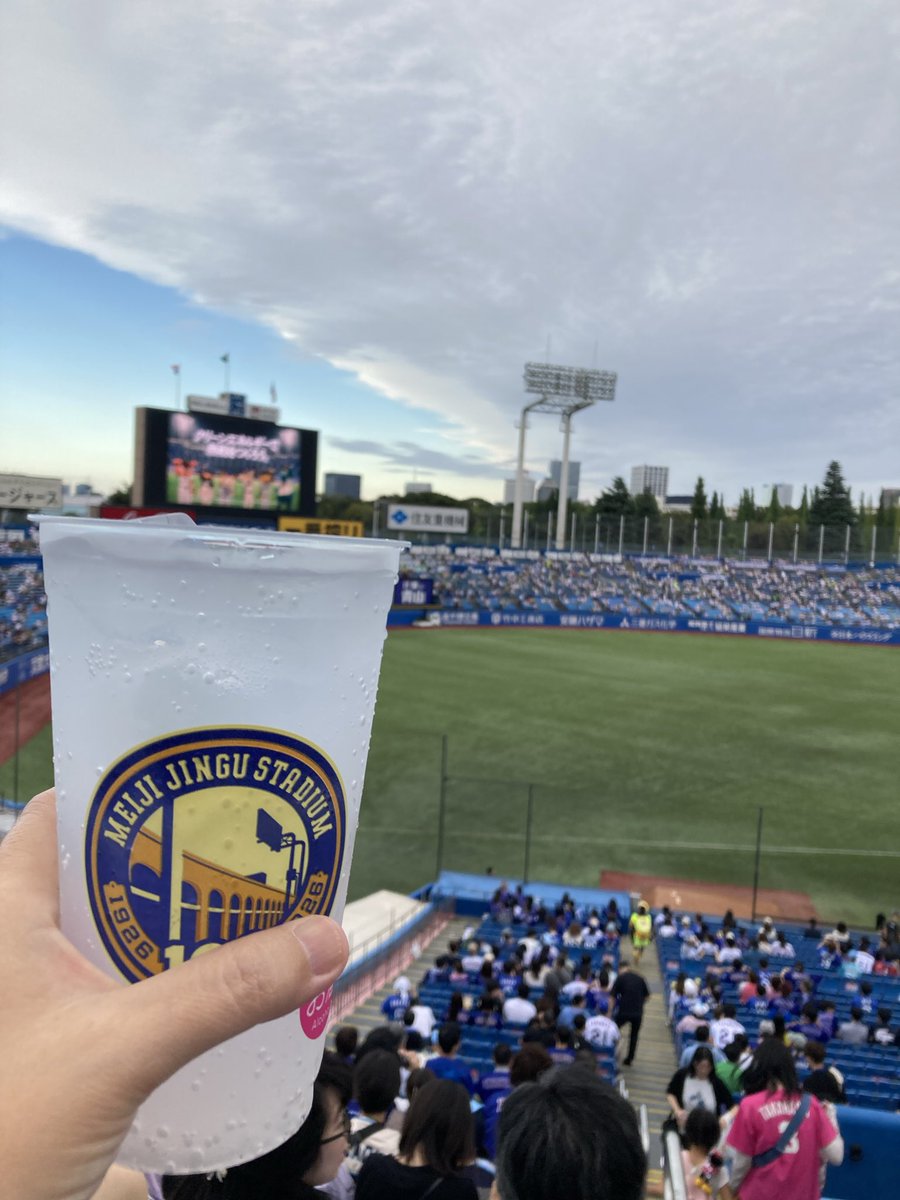 River_ayako's tweet photo. 昨日はピと野球観戦⚾️✨
心配だった天気も雨降らず、暑くなくて快適だったー☺️✨
試合も中盤から面白かったし、前日の疲れと全身筋肉痛と食べすぎ飲みすぎで帰りは大変な事になってたけど何とか帰宅😅
めちゃくちゃ楽しすぎたー😆✨
体力なさすぎだから体力つけないとね😅 https://t.co/8cCYCCJICt