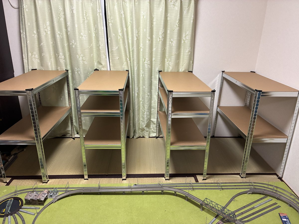 IWSstation's tweet photo. アストロプロダクツの棚が今安い！

現在我が家のレイアウトを高架化しているアストロの棚ですが非常にコスパいいのでお勧めです。もちろん車両の収納も◎です。 https://t.co/ujzJpmadQw