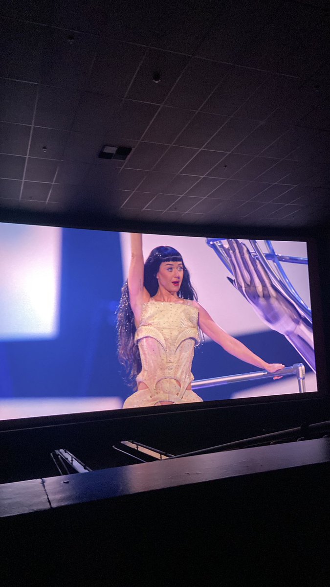 magoavel's tweet photo. i’m still here ♾️🧡🦋 @katyperry https://t.co/qQUoUc5v5I