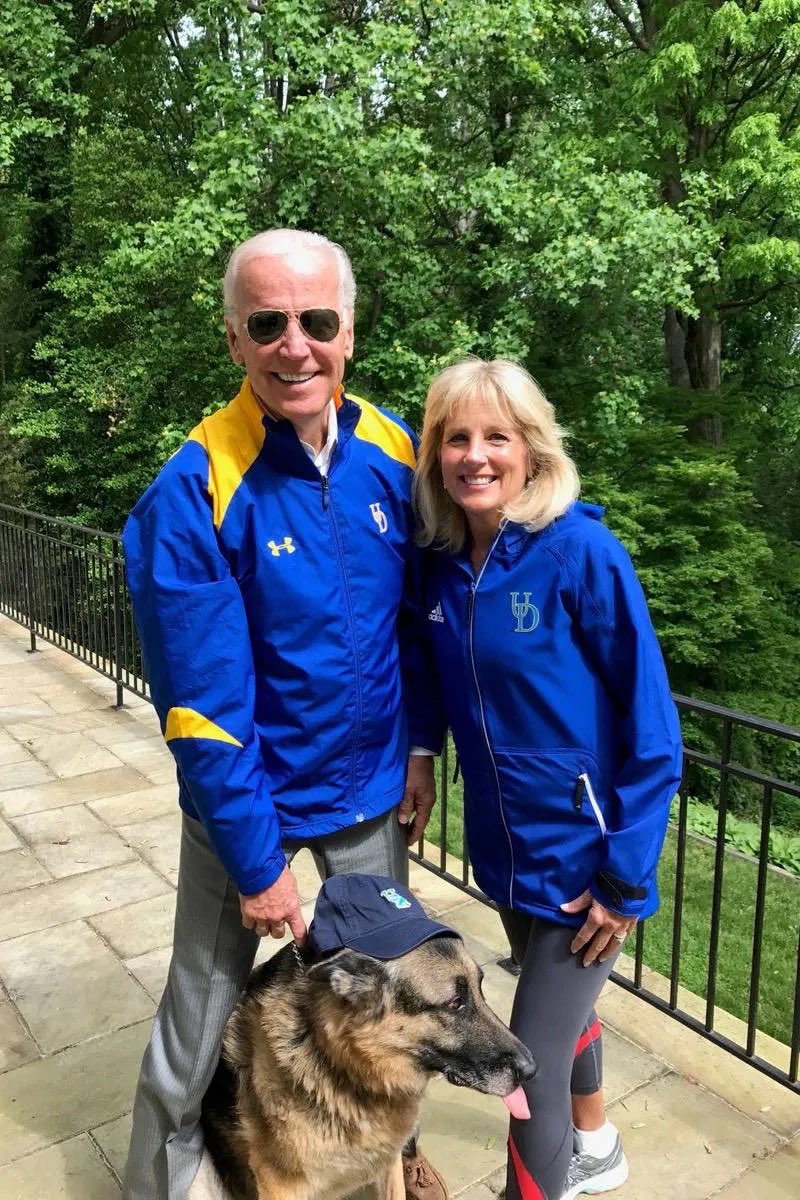Miti_Blue2's tweet photo. Who else misses the Bidens? ✋🏻💙 https://t.co/6FFdDZzgIn