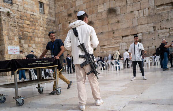 sahmetkiz's tweet photo. “It's crazy what people think about israel” she says confidently while literally lying 🤣 https://t.co/spHWEGK6pY