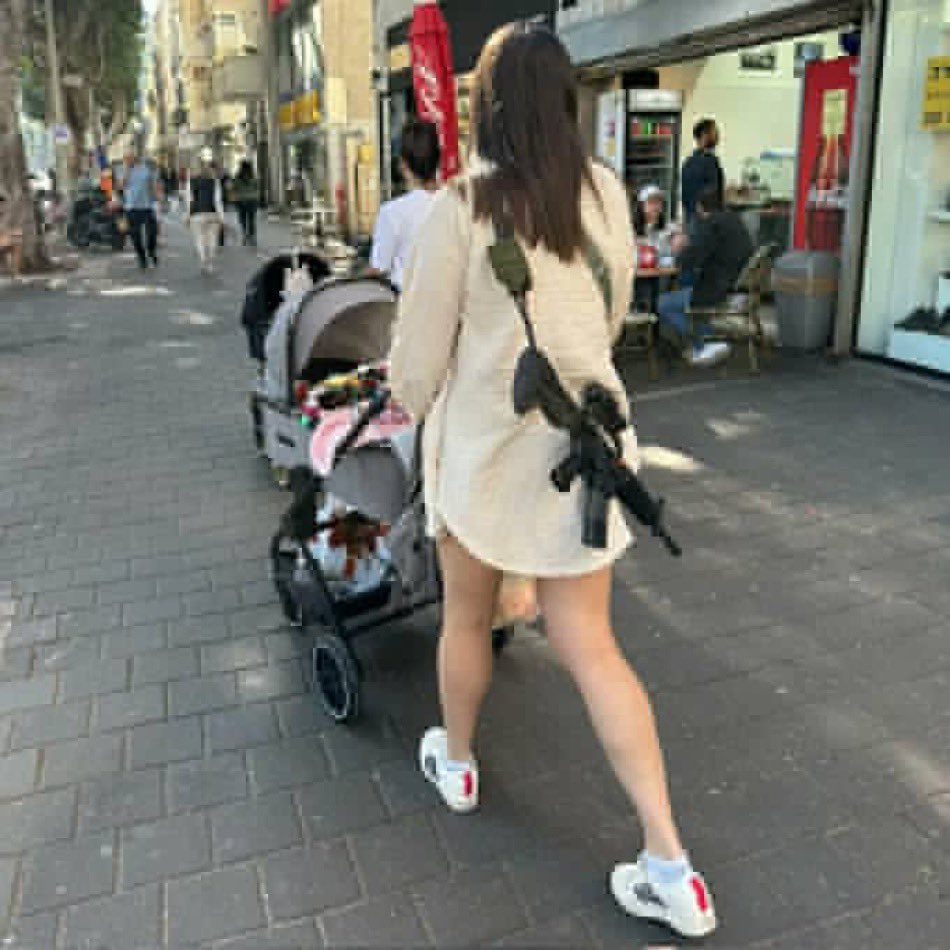 sahmetkiz's tweet photo. “It's crazy what people think about israel” she says confidently while literally lying 🤣 https://t.co/spHWEGK6pY