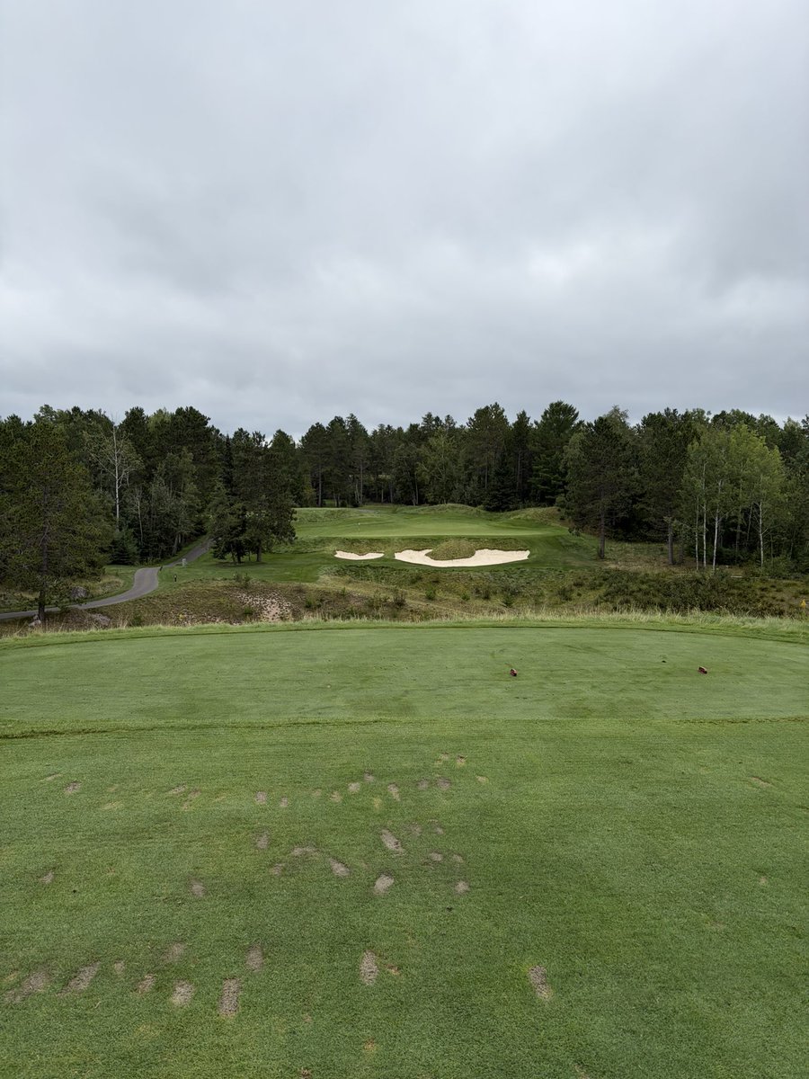 lowGHIN's tweet photo. Bad golf in good places https://t.co/sIQ2UKagJv
