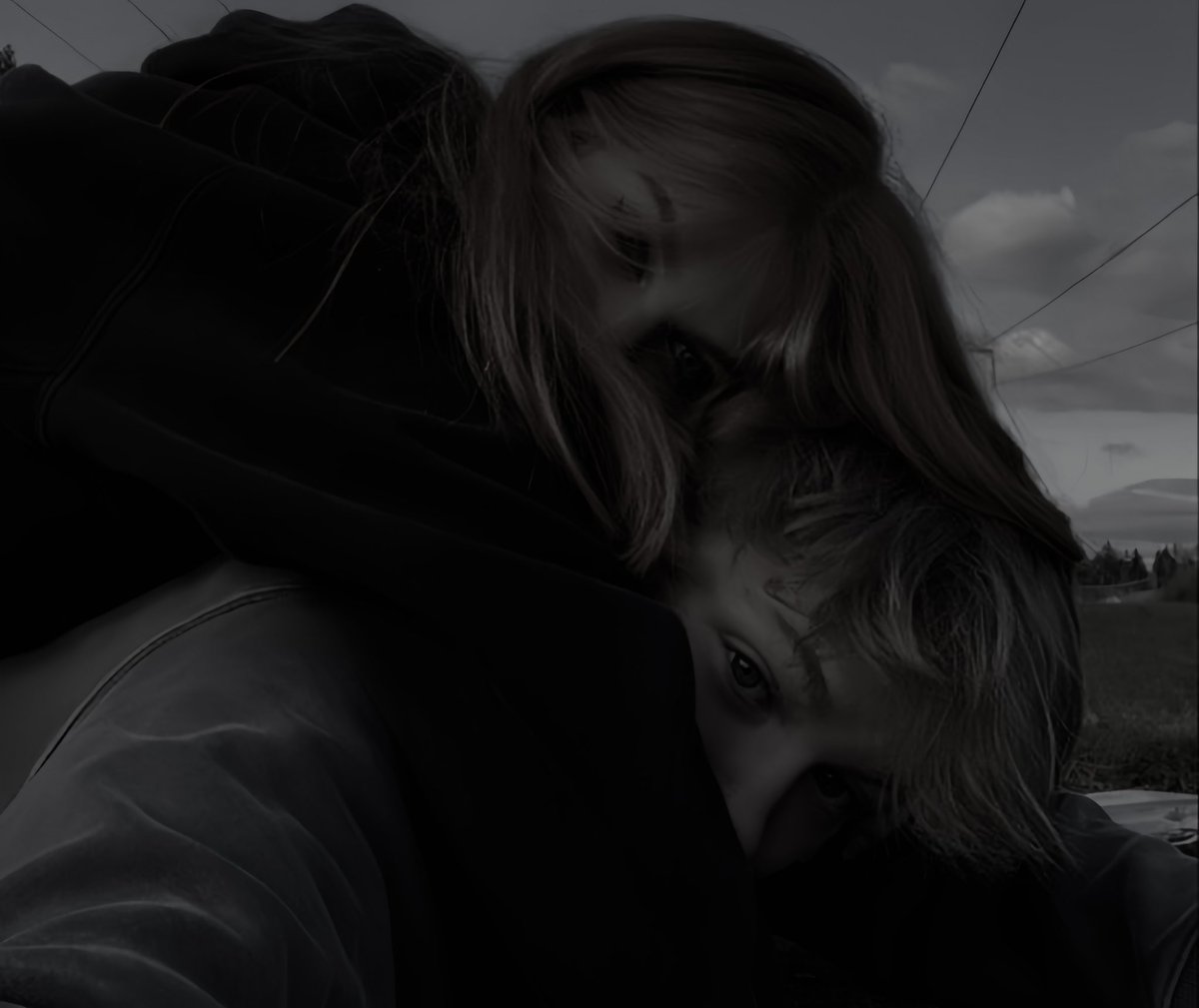 ghostknucklel's tweet photo. happy siblings' day to my little one, my Dine. i’m so happy to have you in my life and to be able to follow every stage of your journey. i’m so lucky to be your brother and to have you as practically a twin sister. i love you, forever. 🖤 https://t.co/oJvmbtNSzI