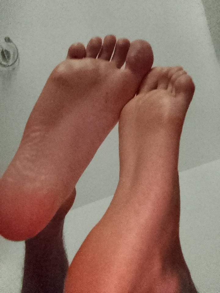 AleMasterfuck's tweet photo. imagine your tongue on them https://t.co/Gw4bESY7UE
