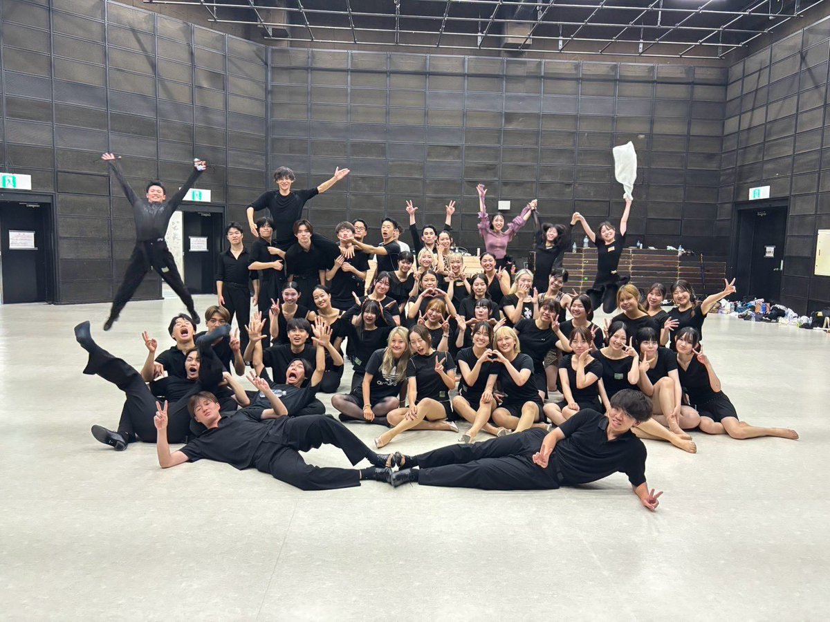 hitotsuba_brdc's tweet photo. ☀️明学合練☀️

明治学院大学さんと合練を行いました🌞

広くて綺麗なフロア！！🪩✨
いつもと違う場所で踊ると楽しいね💗

練習会の最後に��、ミキシングも行われました🌸
フットワークさえ分かっていれば、初対面の人とその場で踊れてしまう……👫
社交ダンスの醍醐味ですね💃🕺✨ https://t.co/QNPyFDV0pi