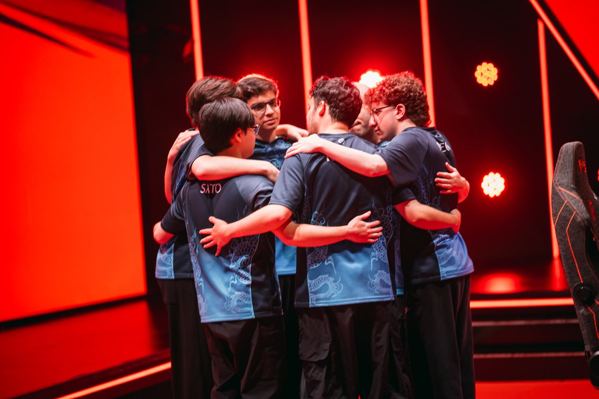 nandoshowww's tweet photo. 🇧🇷 LOUD VENCE, É FINALISTA, E SE CLASSIFICA AO 🇨🇳 CHAMPIONS XANGAI 2026; 🇦🇷 LEVIATÁN FICA FORA DO MUNDIAL

A LOUD bateu a 🇺🇸 NRG, por 3 a 2, e é finalista do VCT Americas 2026 Stage 2. A equipe brasileira, com o resultado, também está CLASSIFICADA ao Champions Xangai 2026

A organização brasileira volta ao palco internacional pela primeira vez desde março de 2024, no Masters Madri.

Com a vitória da LOUD, a Leviatán, campeã do Masters Londres, está FORA do Champions Xangai 2026. 

HISTÓRICO!